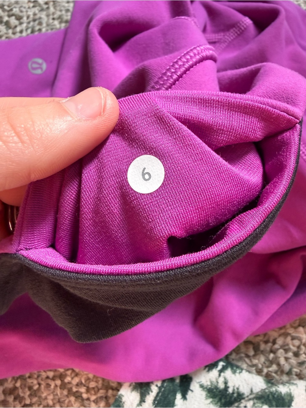Lululemon Wunder Under Crop *Reversible Size 6 - Picture 6 of 8